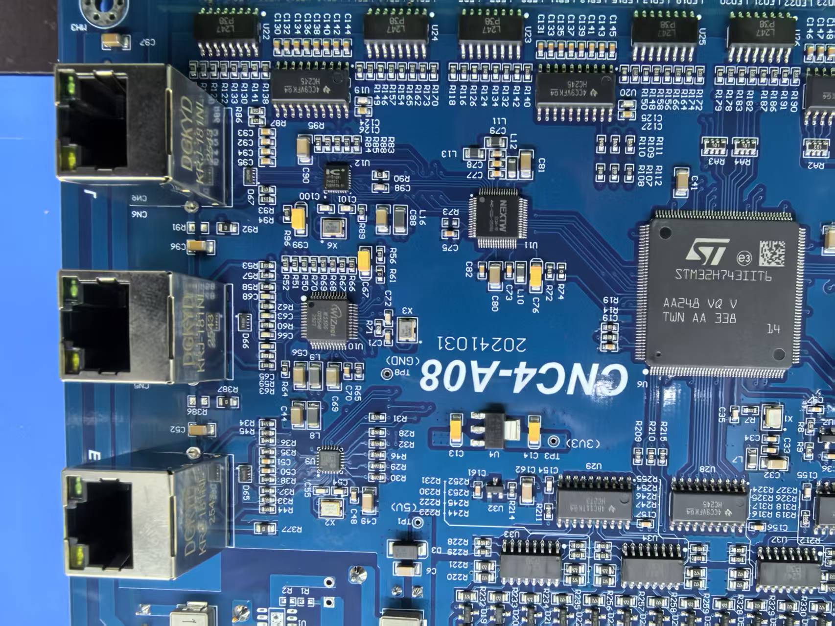 CNC4-A08 PCB 特写